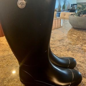 UGG rain boots size 8